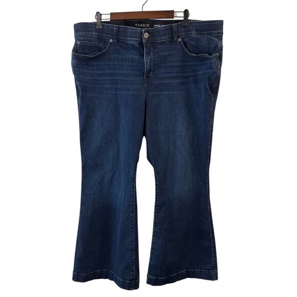 Torrid Women’s Bombshell Flare Jeans Size 24S - Picture 1 of 6